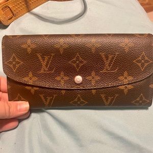 SOLD!! 🌹Louis Vuitton Emilie Wallet🌹